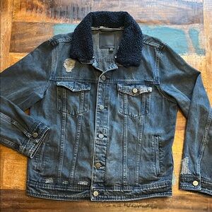 Blank NYC Men’s Shearling Collar
Distressed Denim Jacket Navy blue, Size M